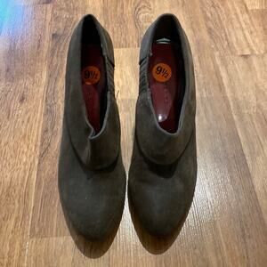 Ann Marino Brown Faux Leather Gazebo Bootie Approx 3.5” heel Sz 9.5